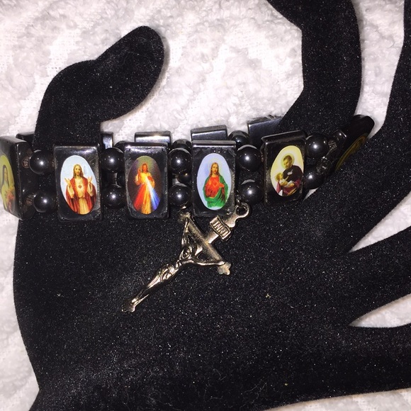 Bracelets - Picture 4 of 6